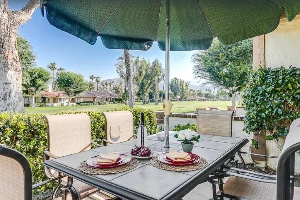 Private Country Club Condo On Awesome Golf Course! بالم ديزرت المظهر الخارجي الصورة