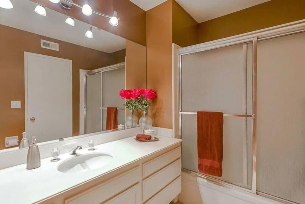 Private Country Club Condo On Awesome Golf Course! بالم ديزرت المظهر الخارجي الصورة