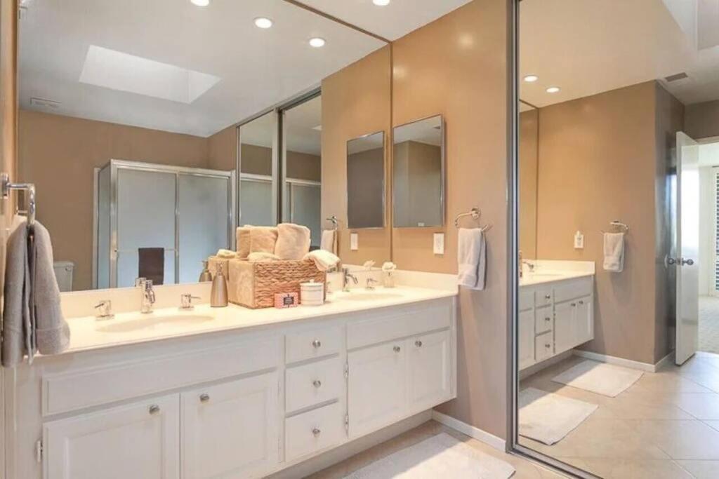 Private Country Club Condo On Awesome Golf Course! بالم ديزرت المظهر الخارجي الصورة