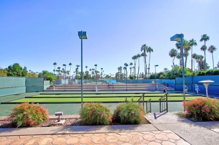 Private Country Club Condo On Awesome Golf Course! بالم ديزرت المظهر الخارجي الصورة