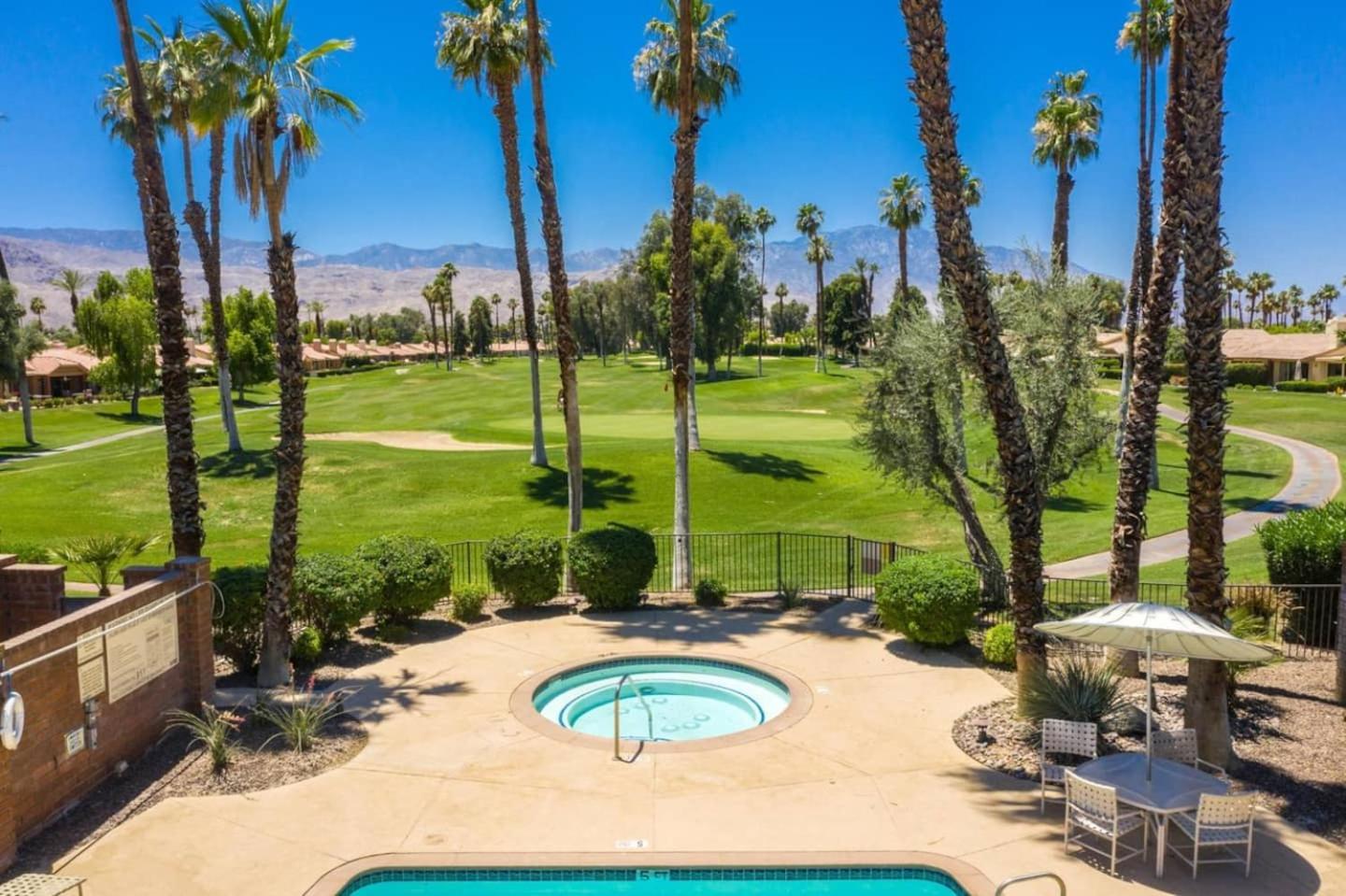 Private Country Club Condo On Awesome Golf Course! بالم ديزرت المظهر الخارجي الصورة